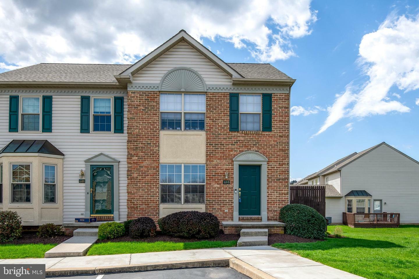 Property Photo: 610 Cobblestone Lane PA 17601