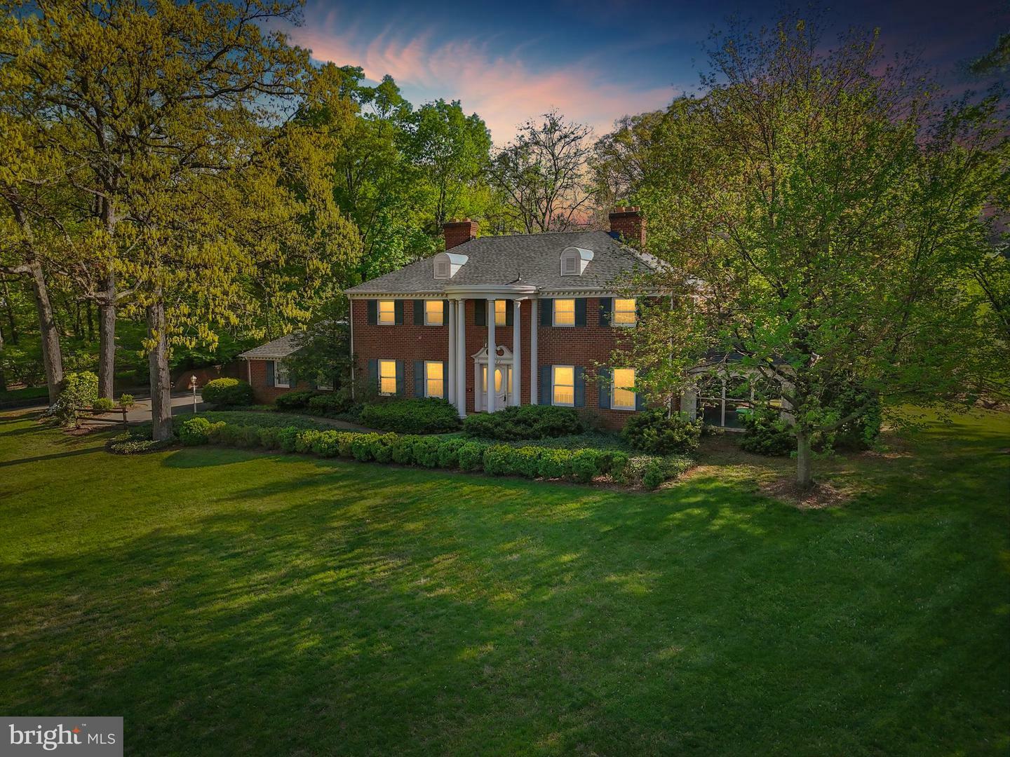 Property Photo: 9421 Beauregard Avenue VA 20110
