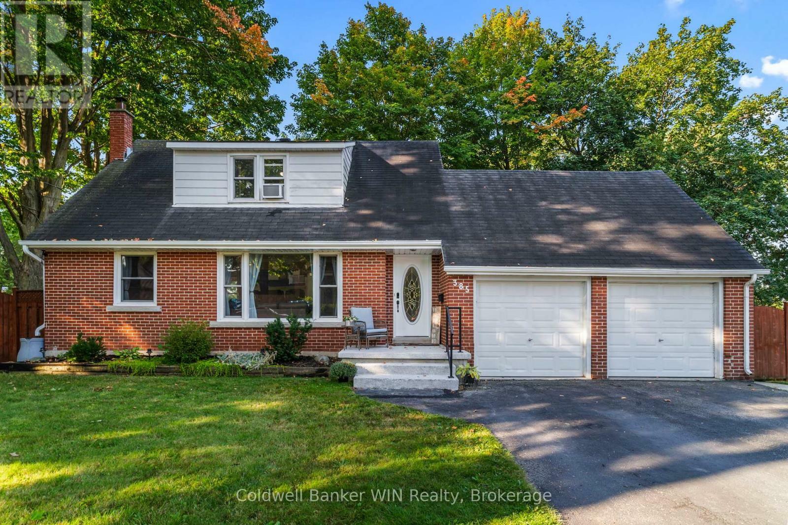 Property Photo: 385 Fergus Street North ON N0G 2L2