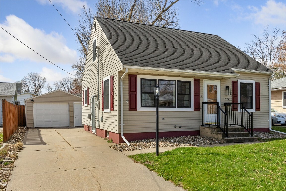 Property Photo: 1231 Center St NE IA 52402