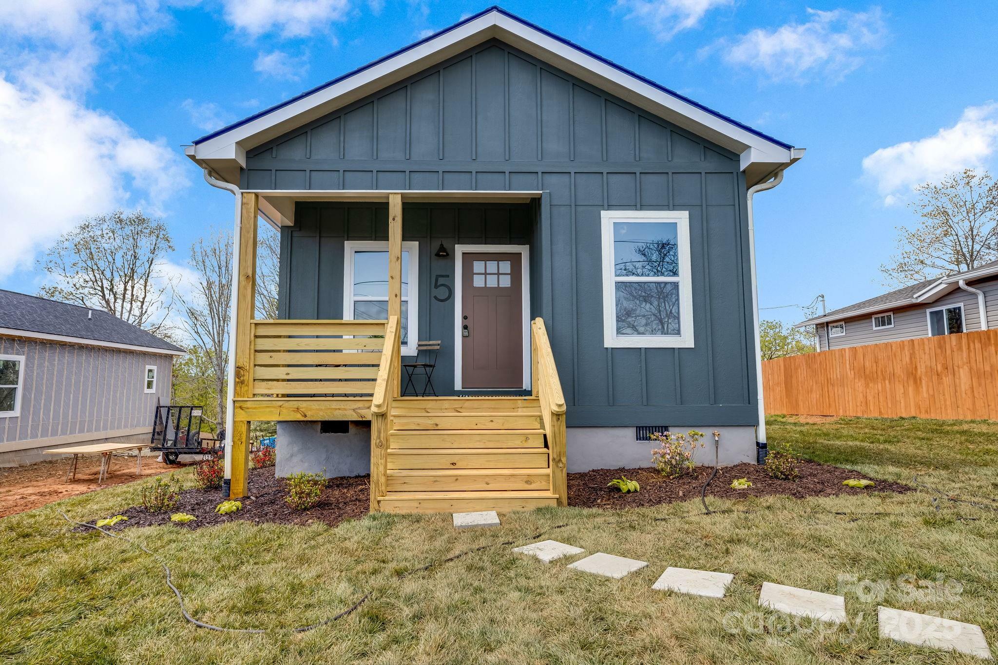 Property Photo: 5 Poplar Lane NC 28804
