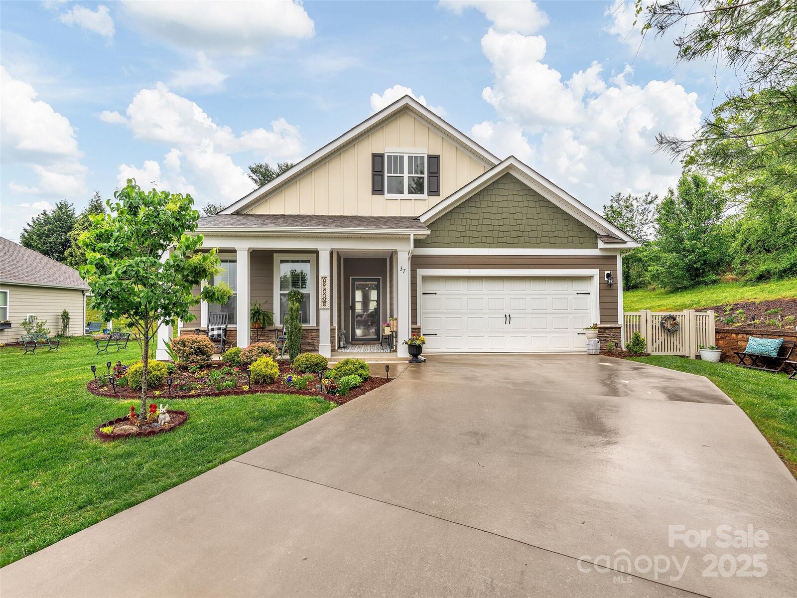 Property Photo: 37 Honeycrisp Court NC 28731