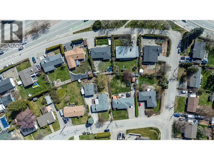 Property Photo: 1880 Broadview Avenue BC V1Y 4N8