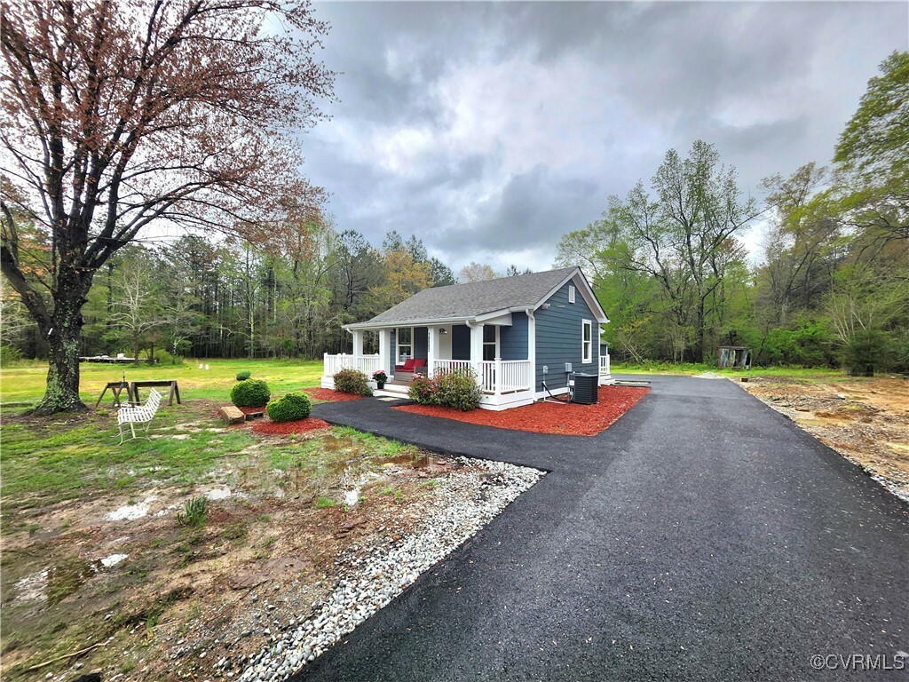Property Photo: 18082 Dawn Boulevard VA 23069