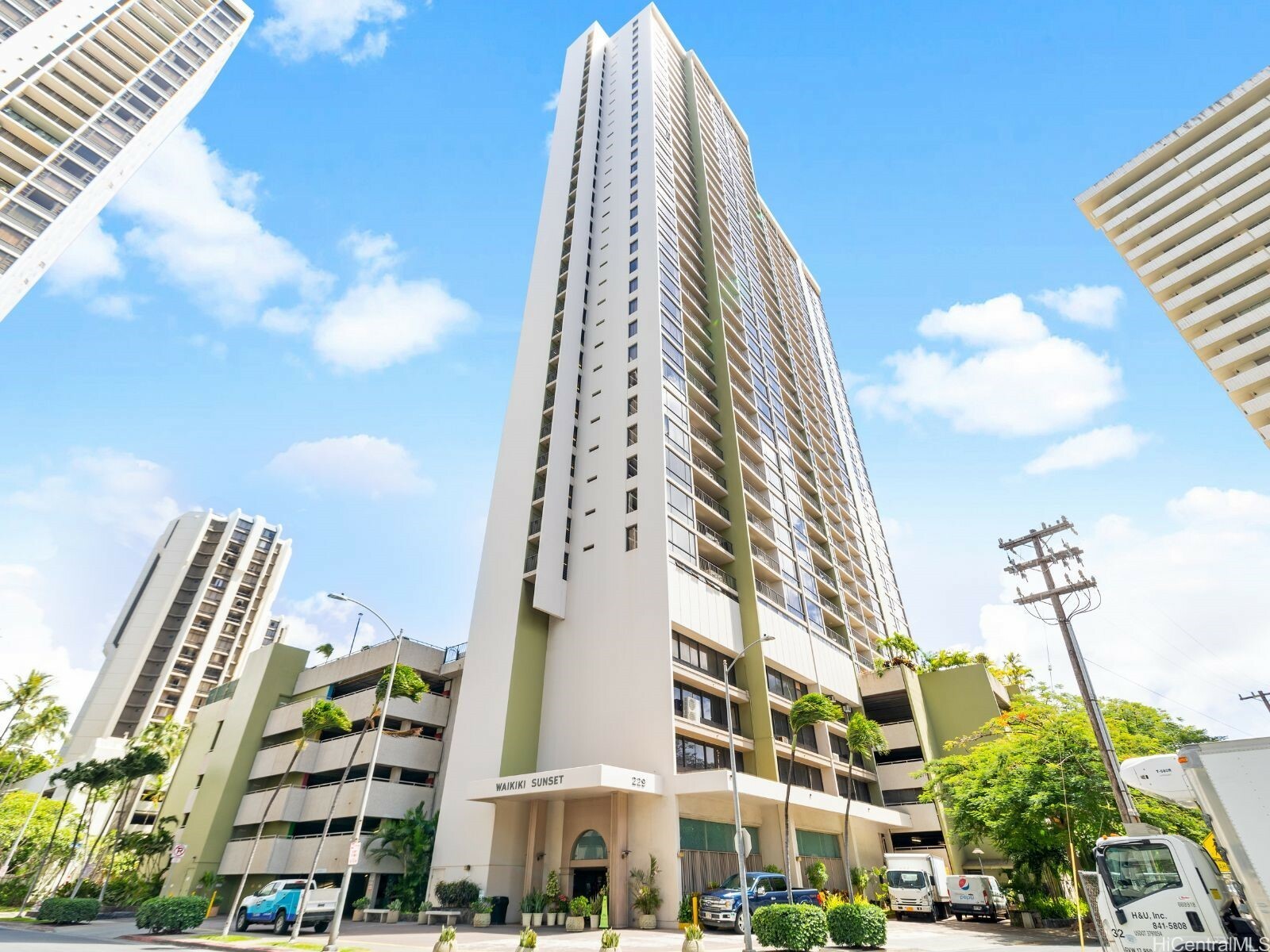 Property Photo: 229 Paoakalani Avenue 1004 HI 96815