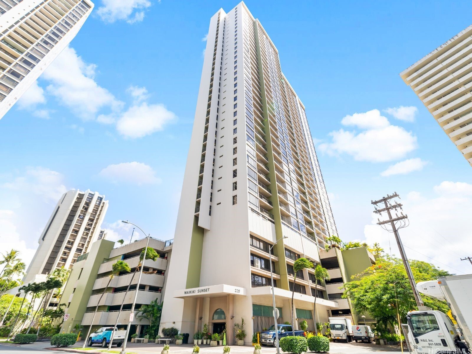 Property Photo: 229 Paoakalani Avenue 1004 HI 96815