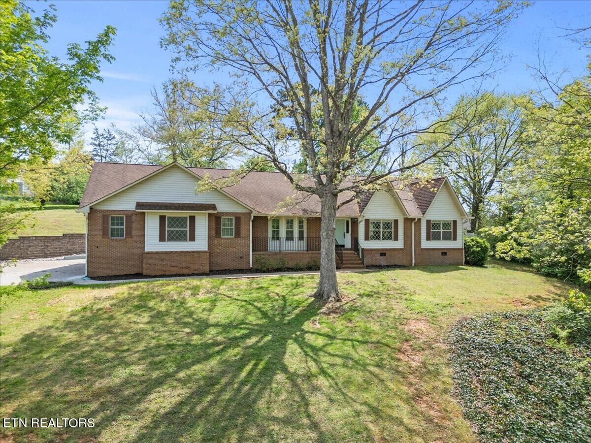 Property Photo: 1506 Dunbarton Drive TN 37803