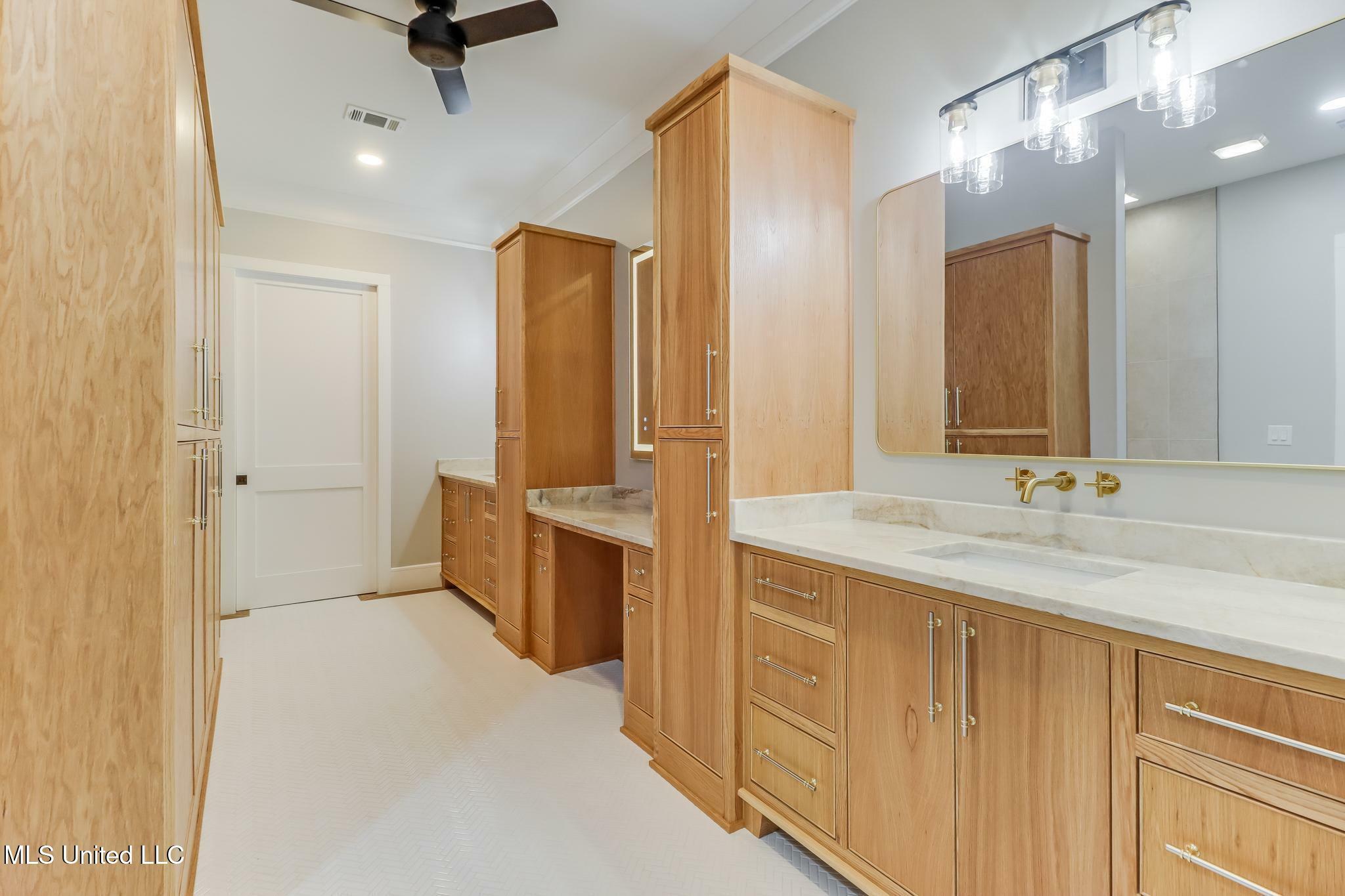 Property Photo:  5 Hanging Oak Circle  MS 39507 