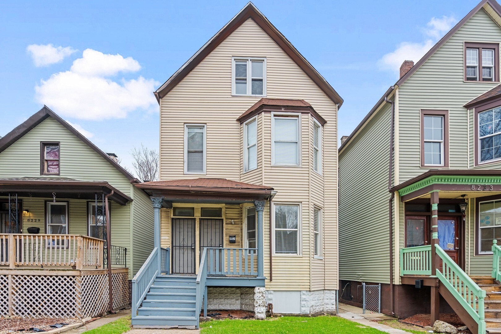 Property Photo: 8231 S Coles Avenue 2 IL 60617