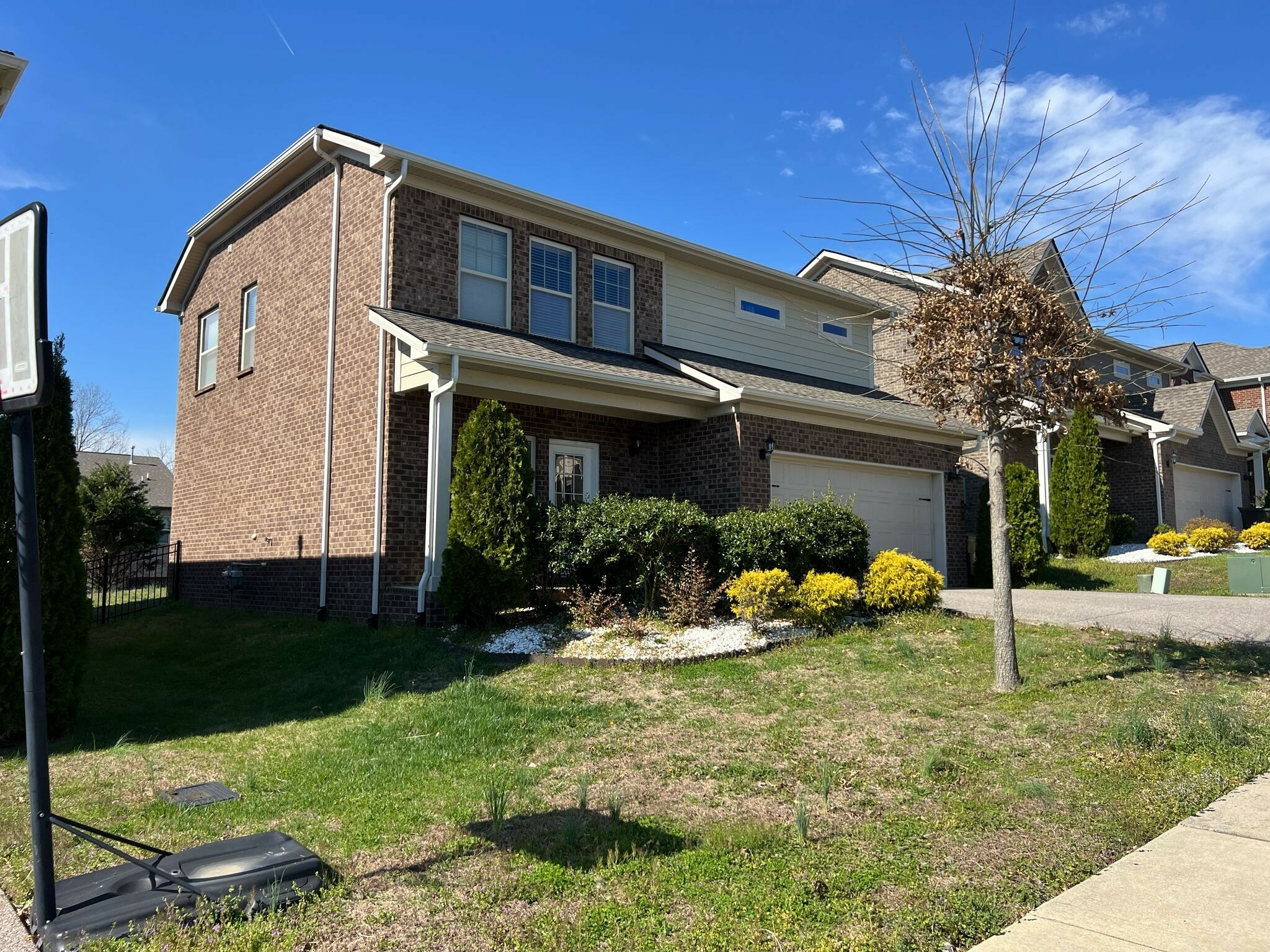 Property Photo: 405 Blackthorn Ln TN 37066