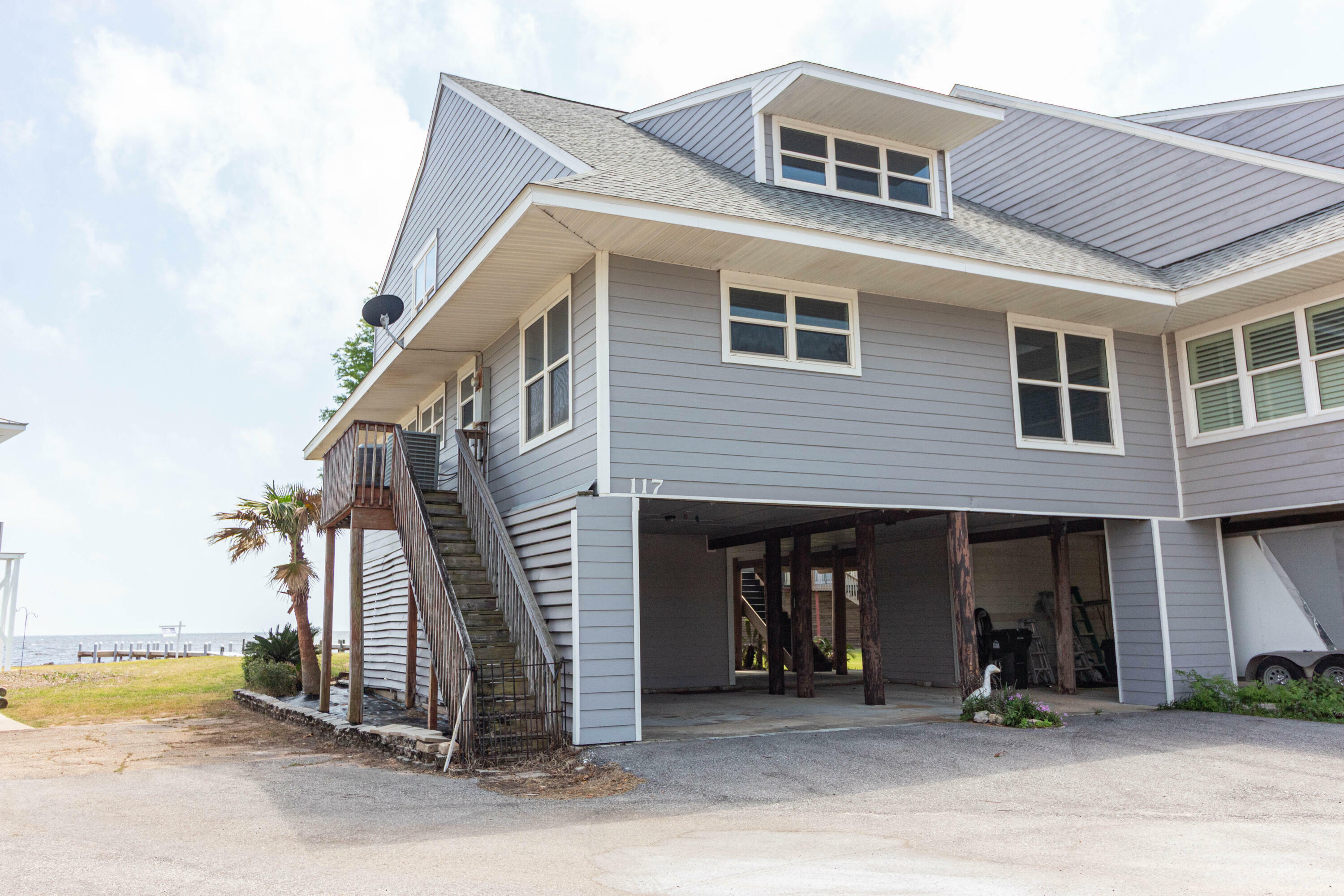 Property Photo: 117 Bayshore Drive FL 32507