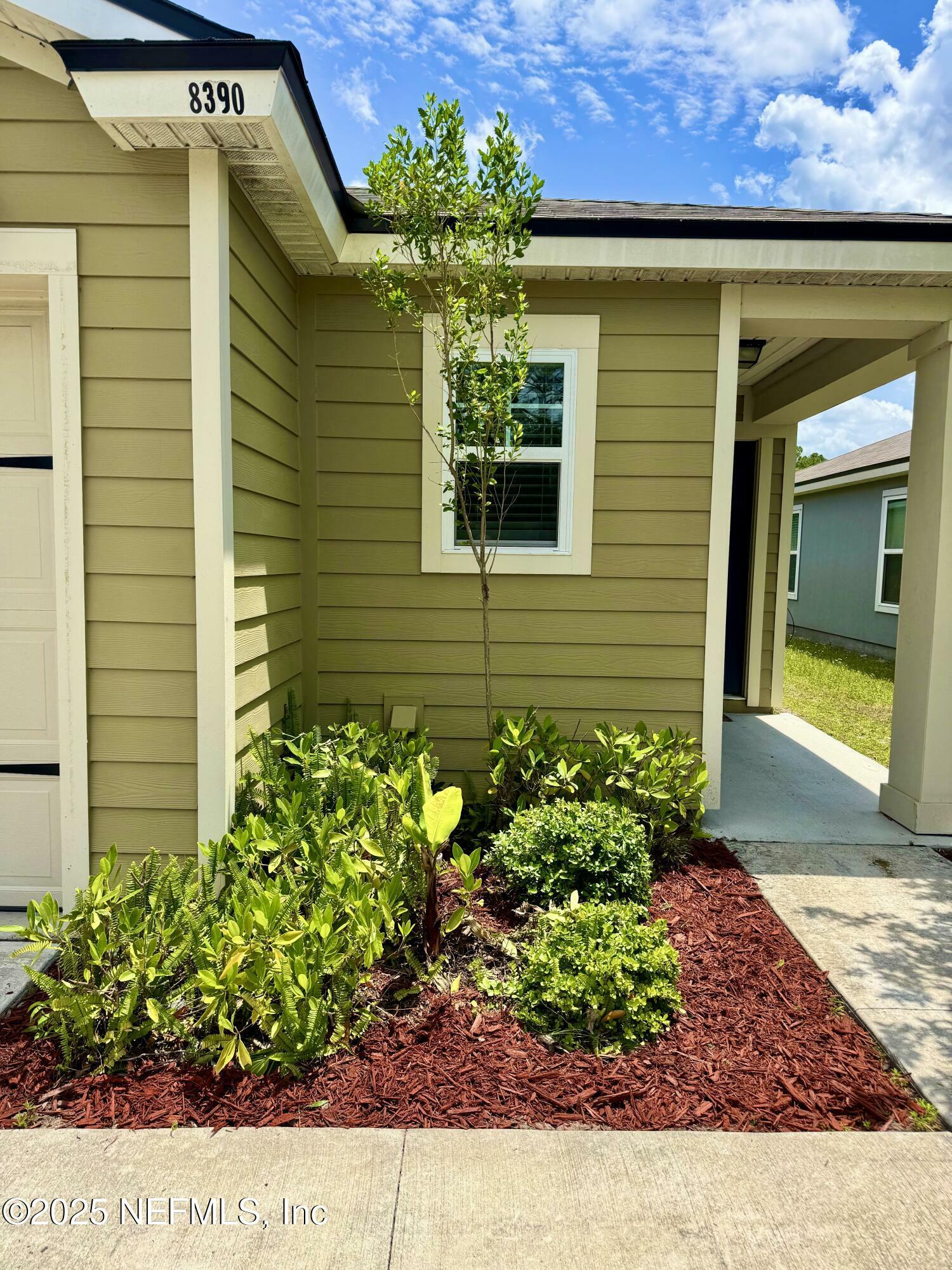 Property Photo: 8390 Meadow Walk Lane FL 32256
