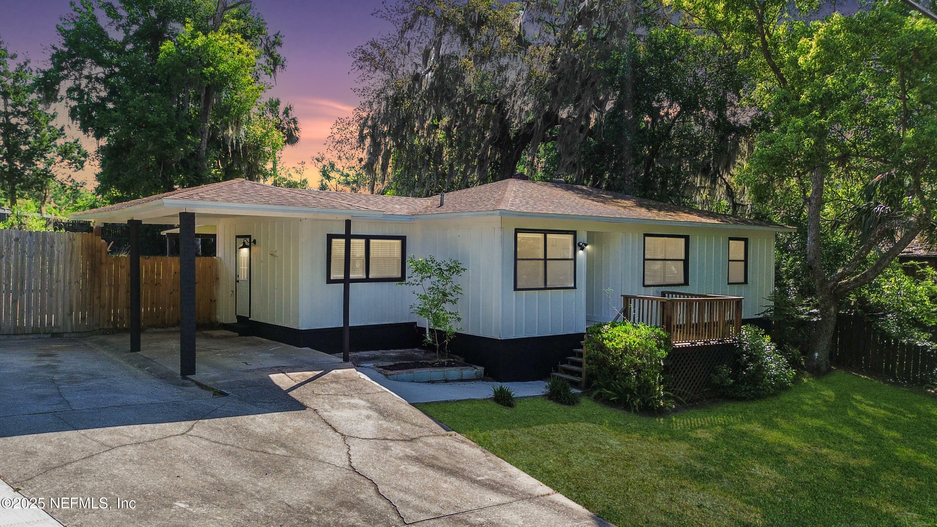 Property Photo: 1403 15th Street FL 32177