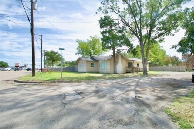 816 E Milam Street  Mexia TX 76667 photo
