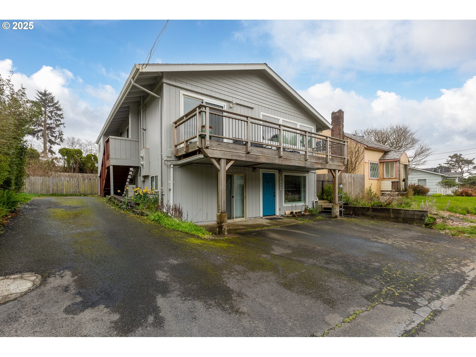 Property Photo:  2950 SW Beach Ave  OR 97367 
