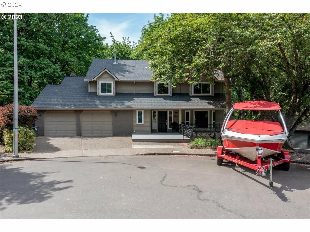 Property Photo: 1931 Park Forest Ct OR 97034