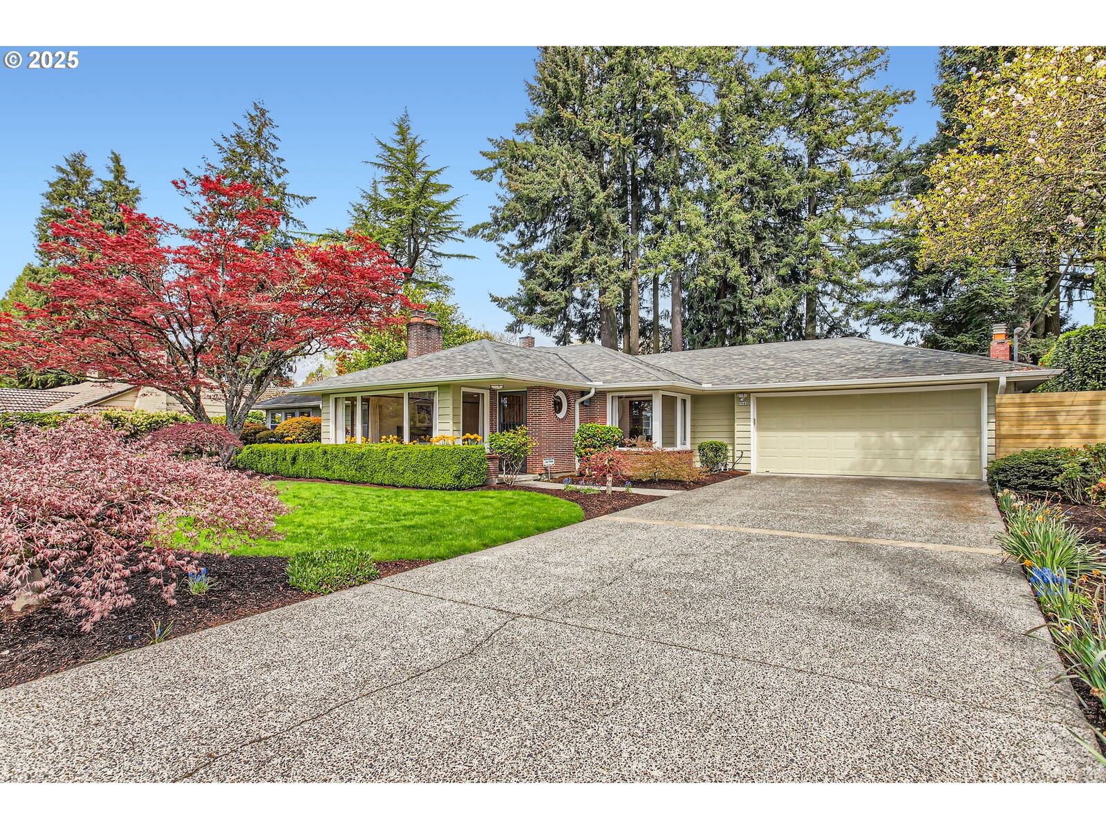 Property Photo:  9645 SW Vista Pl  OR 97225 