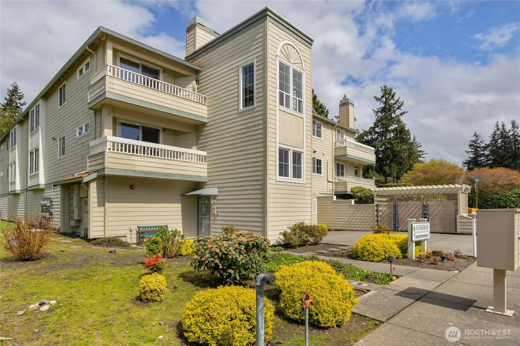 Property Photo: 7207 210th Street SW 101 WA 98026