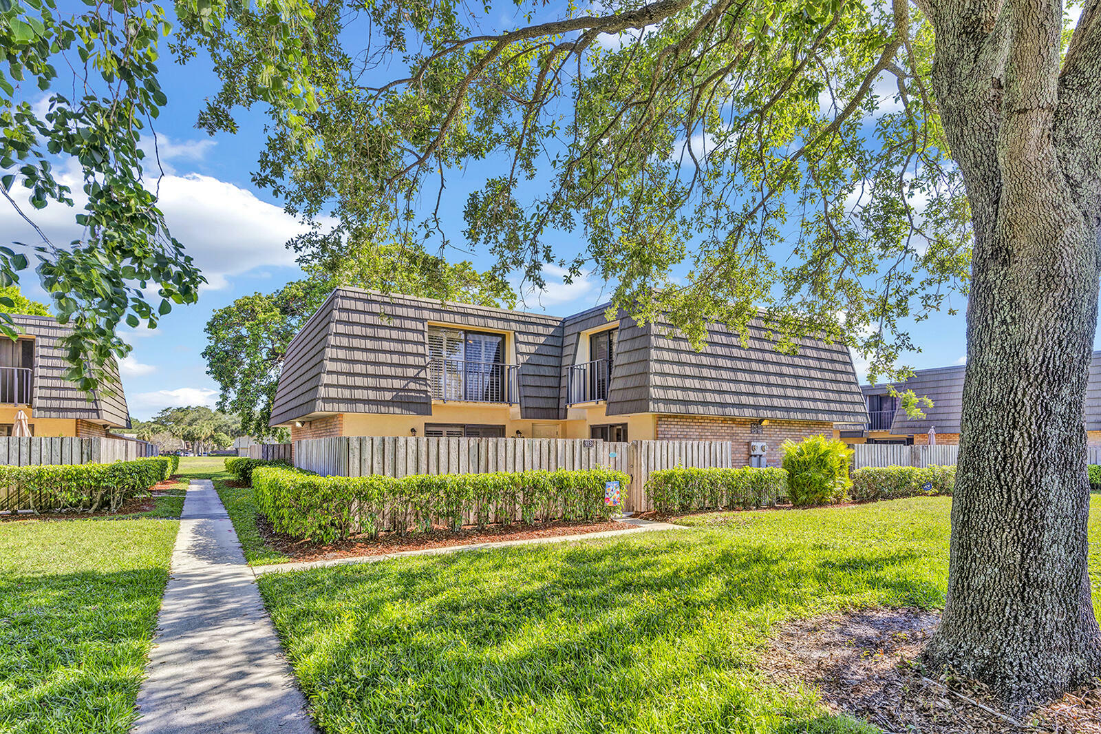 Property Photo: 113 1st Way FL 33407