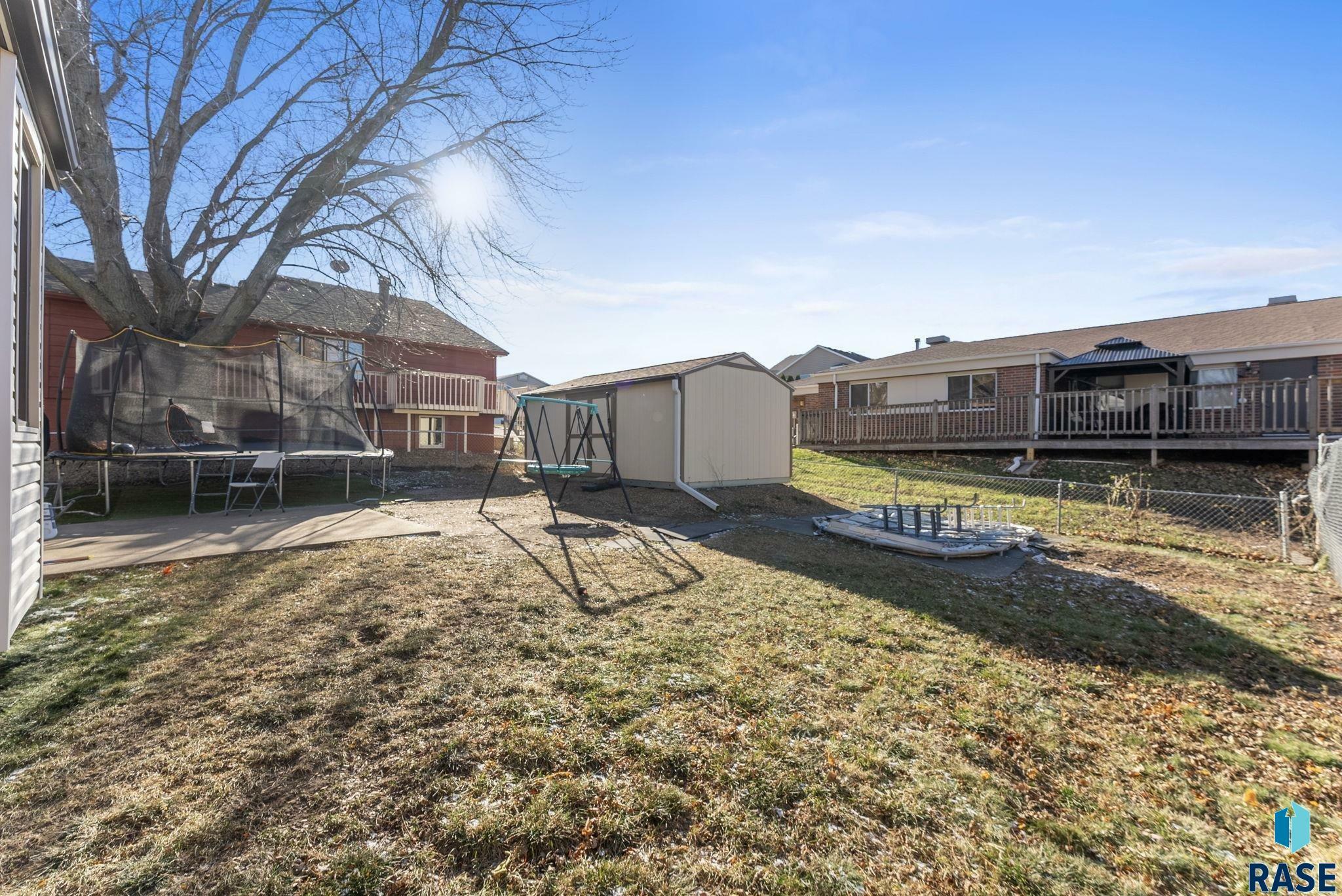 Property Photo:  3325 E Manor Cir  SD 57103 