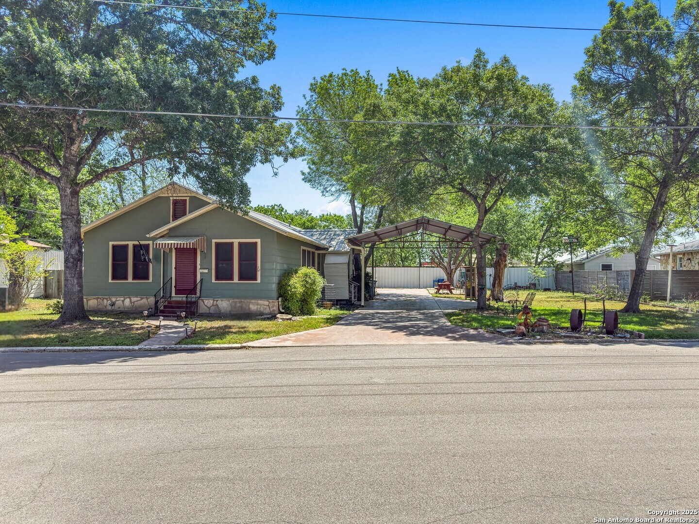 1175 W Coll  New Braunfels TX 78130 photo