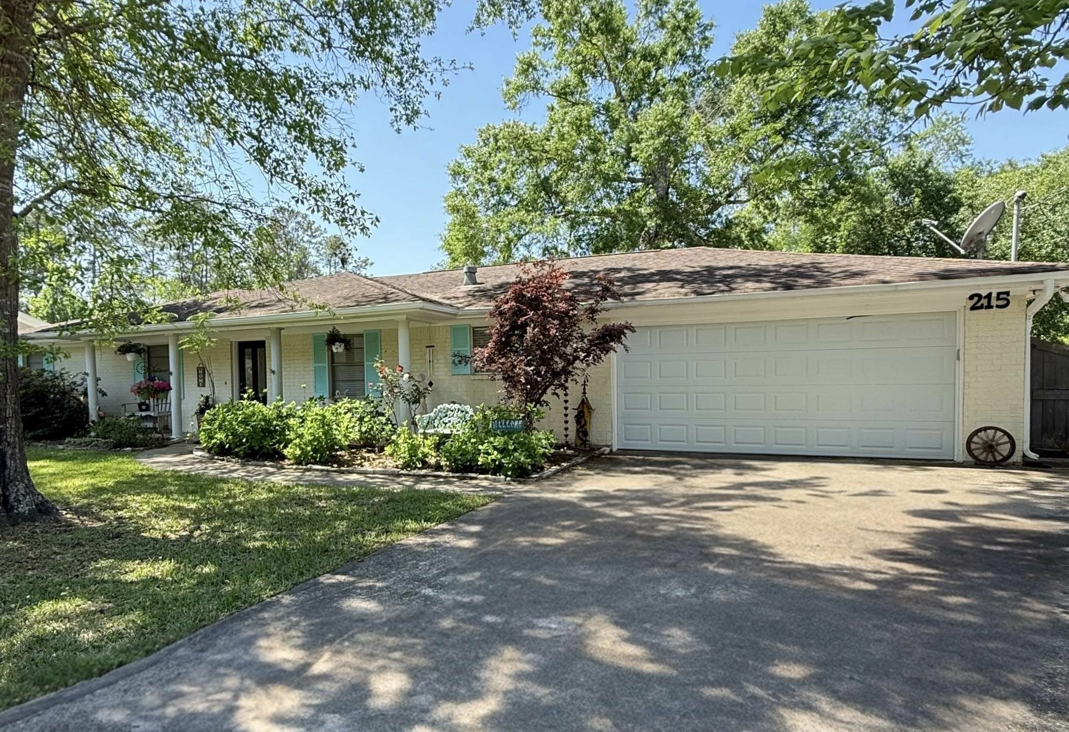 215 Wildwood Dr  Village Mills TX 77663 photo