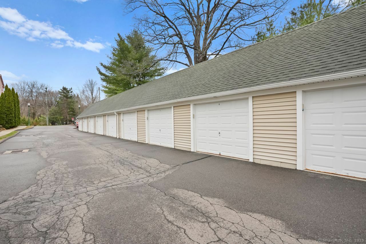 Property Photo:  534 Old Clintonville Road Apt 5A  CT 06473 
