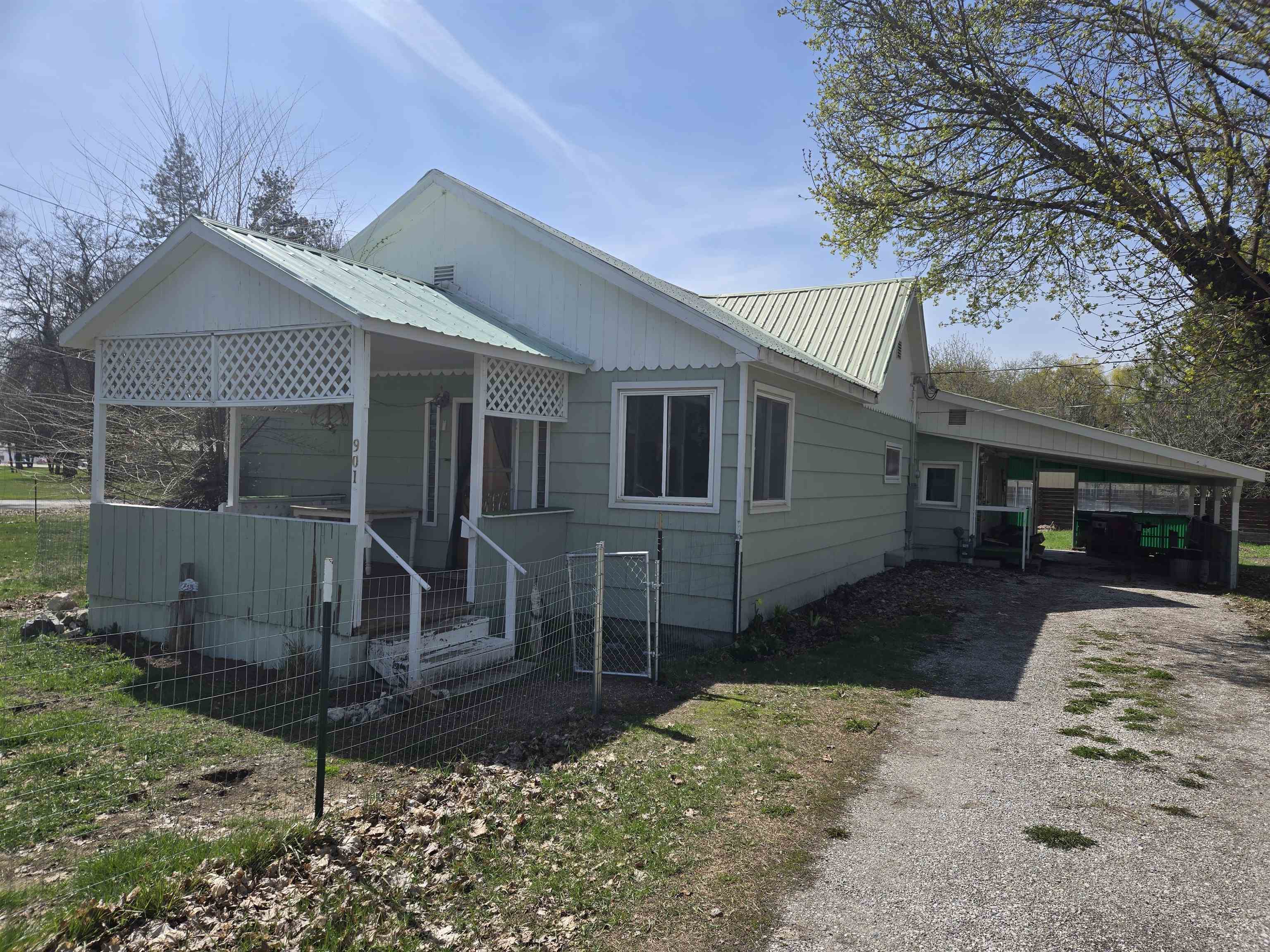 Property Photo: 901 N 3rd E St WA 99109