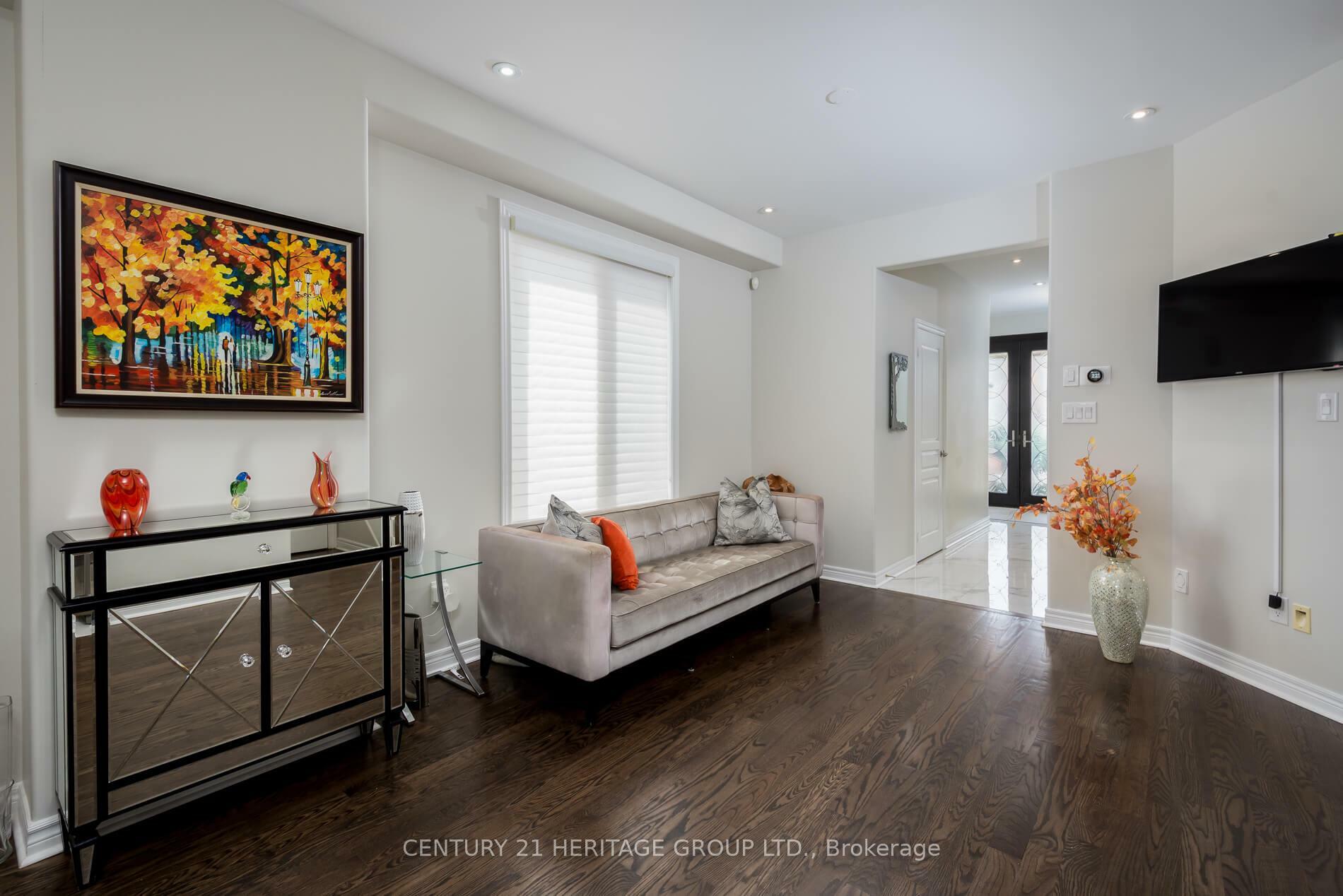Property Photo:  11 Mary Ellen Baker Crescent  ON L4J 0G5 