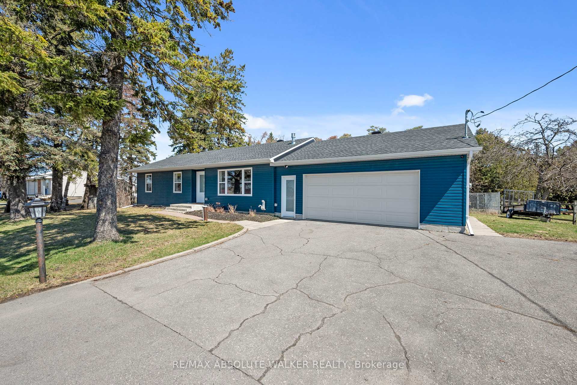 Property Photo: 2477 Merivale Road ON K2C 3H1