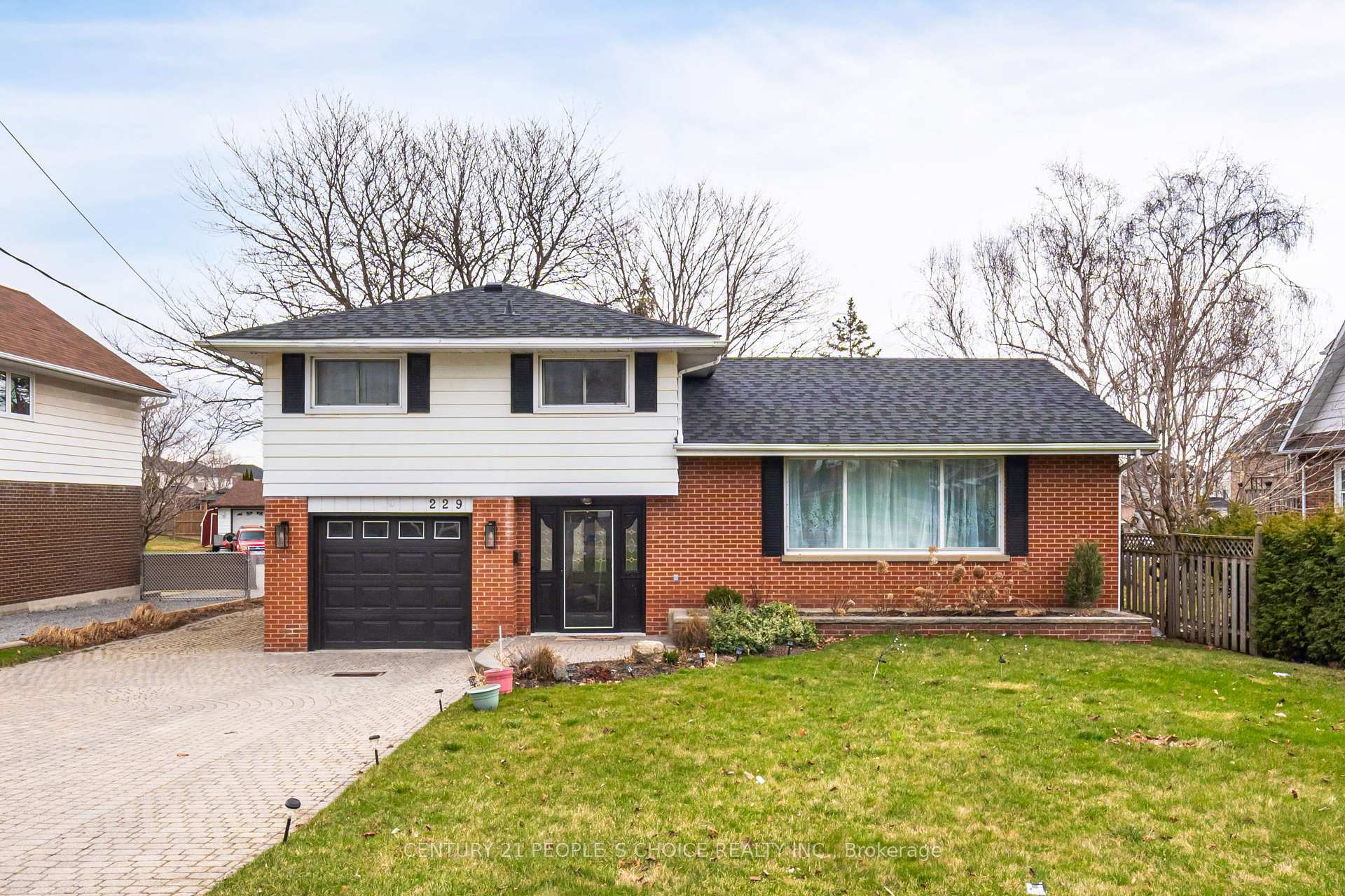 229 Liberty Street N  Clarington ON L1C 2M6 photo