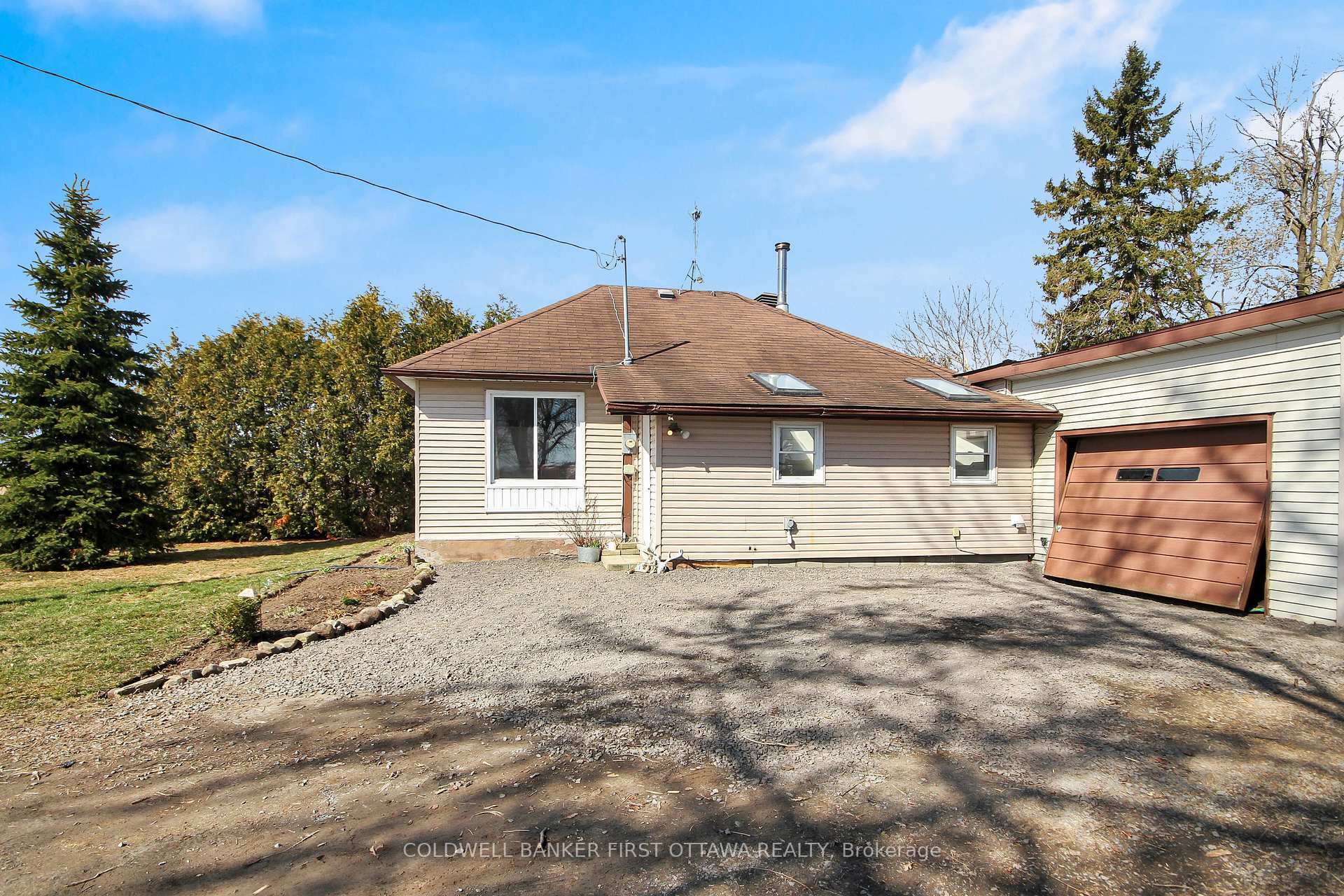 Property Photo: 6671 Dalmeny Road ON K0A 2W0