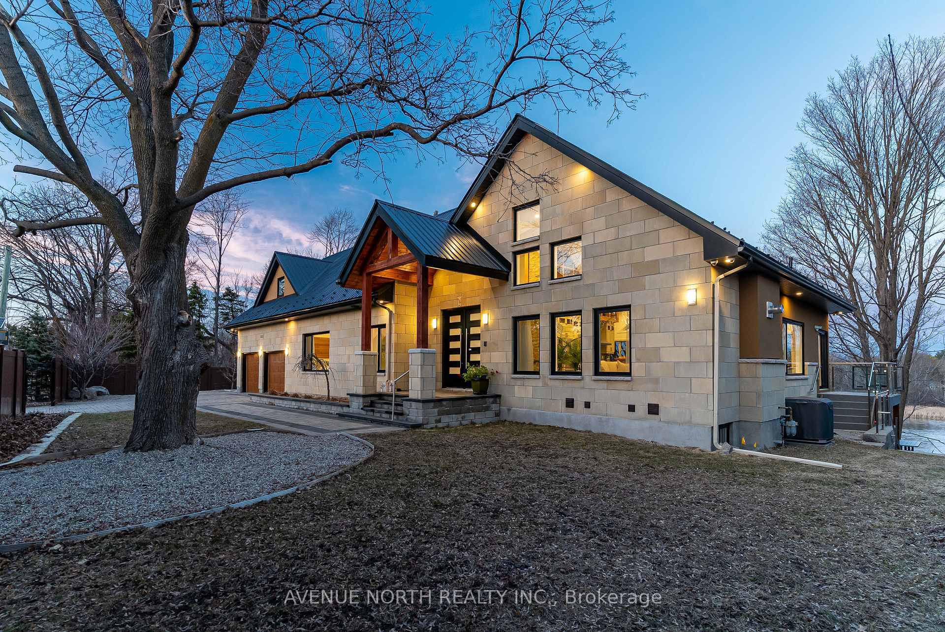Photo de la propriété: 1885 Prince Of Wales Drive ON K2C 1P2