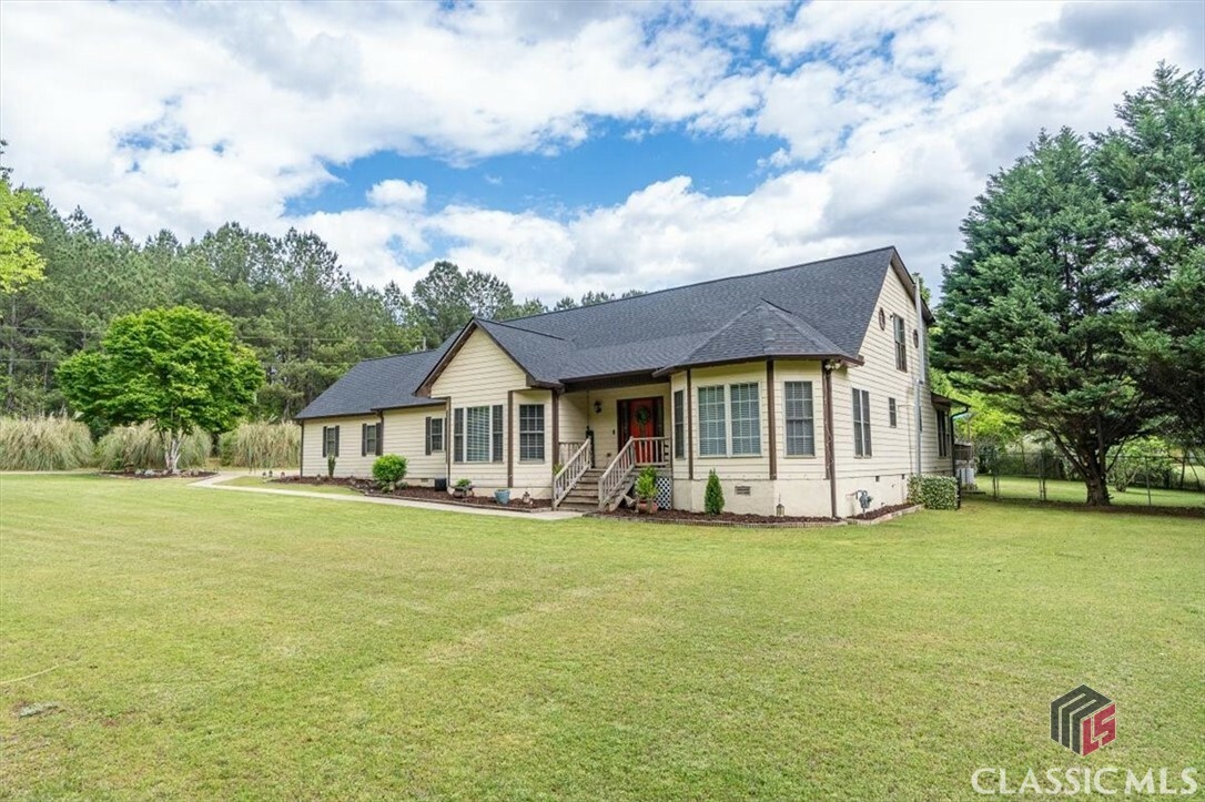 Property Photo: 404 Carruth Road GA 30680