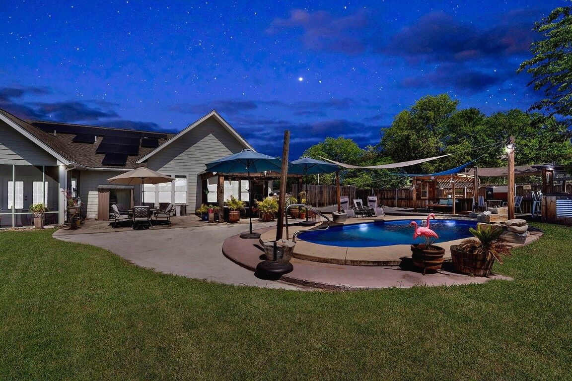 Property Photo:  884 E Torrey Street  TX 78130 