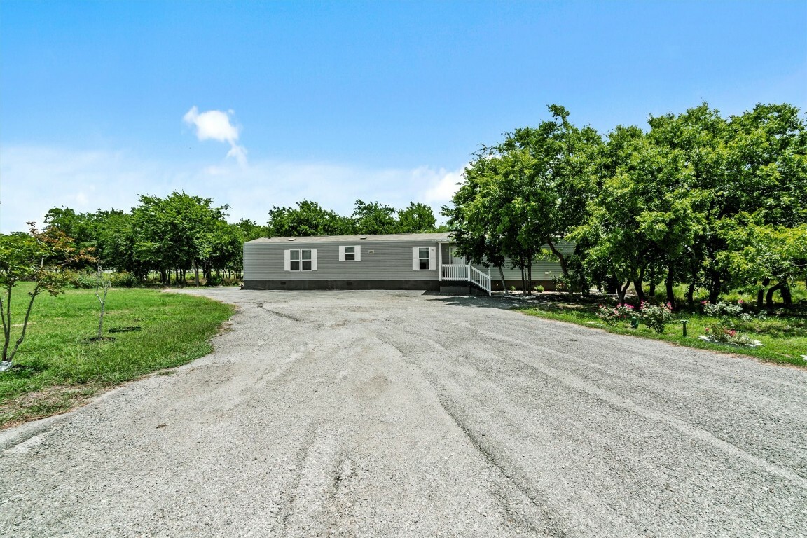 Property Photo: 205 Arrowhead Cove TX 78640