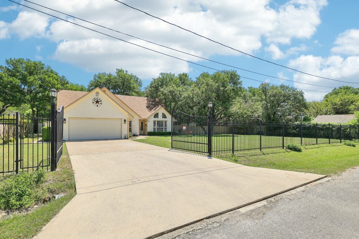 Property Photo: 404 Homestead Road TX 78640