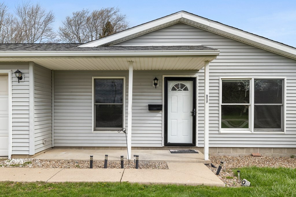 Property Photo: 1204 Winthrop Lane OH 44805