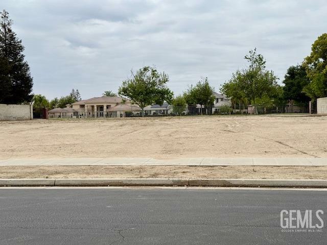 Property Photo: 2401 Parkgate Street CA 93311