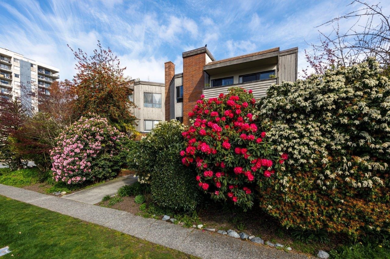 Property Photo: 206 E 15th Street 322 BC V7L 2R3