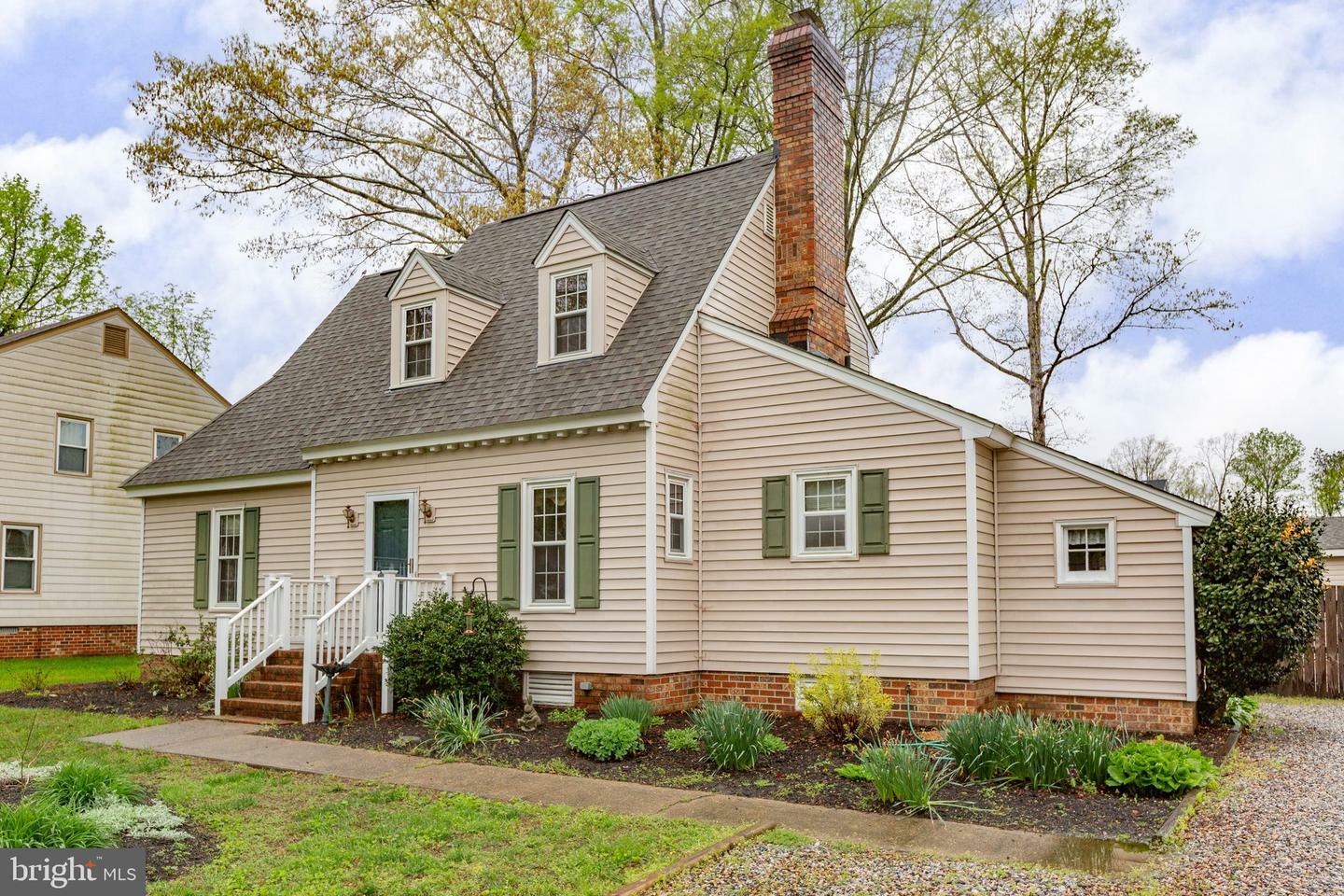 Property Photo:  8700 Pine Glade Lane  VA 23224 