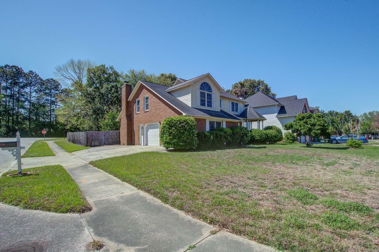 Property Photo: 101 N Warwick Trace SC 29445