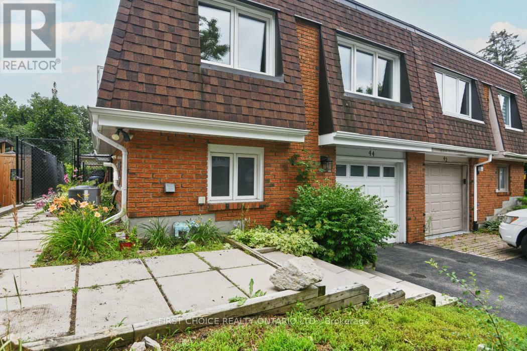 Property Photo: 44 Oberon Street ON K2H 7X8