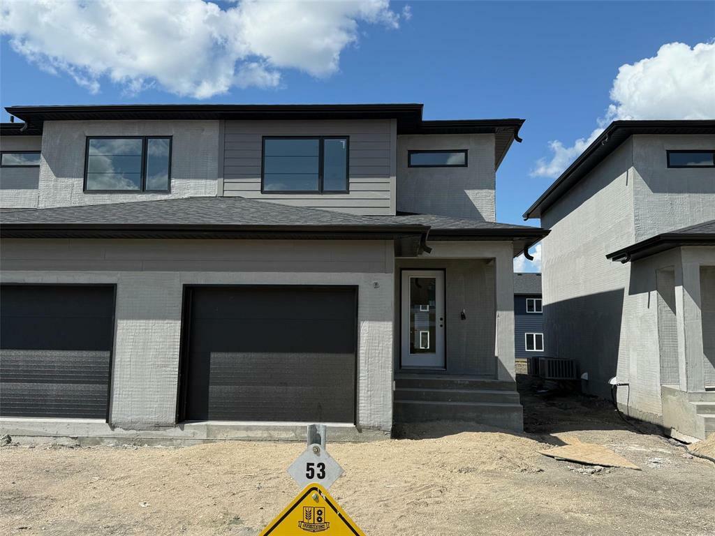 53 Kootenay Way  Steinbach MB R5G 2Y1 photo