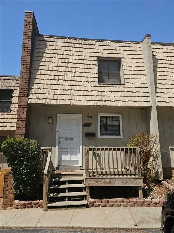 Property Photo: 6433 Stone Way GA 30260