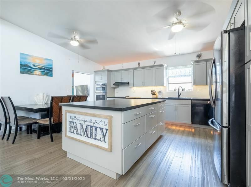 Property Photo: 3141 Riverland Rd FL 33312