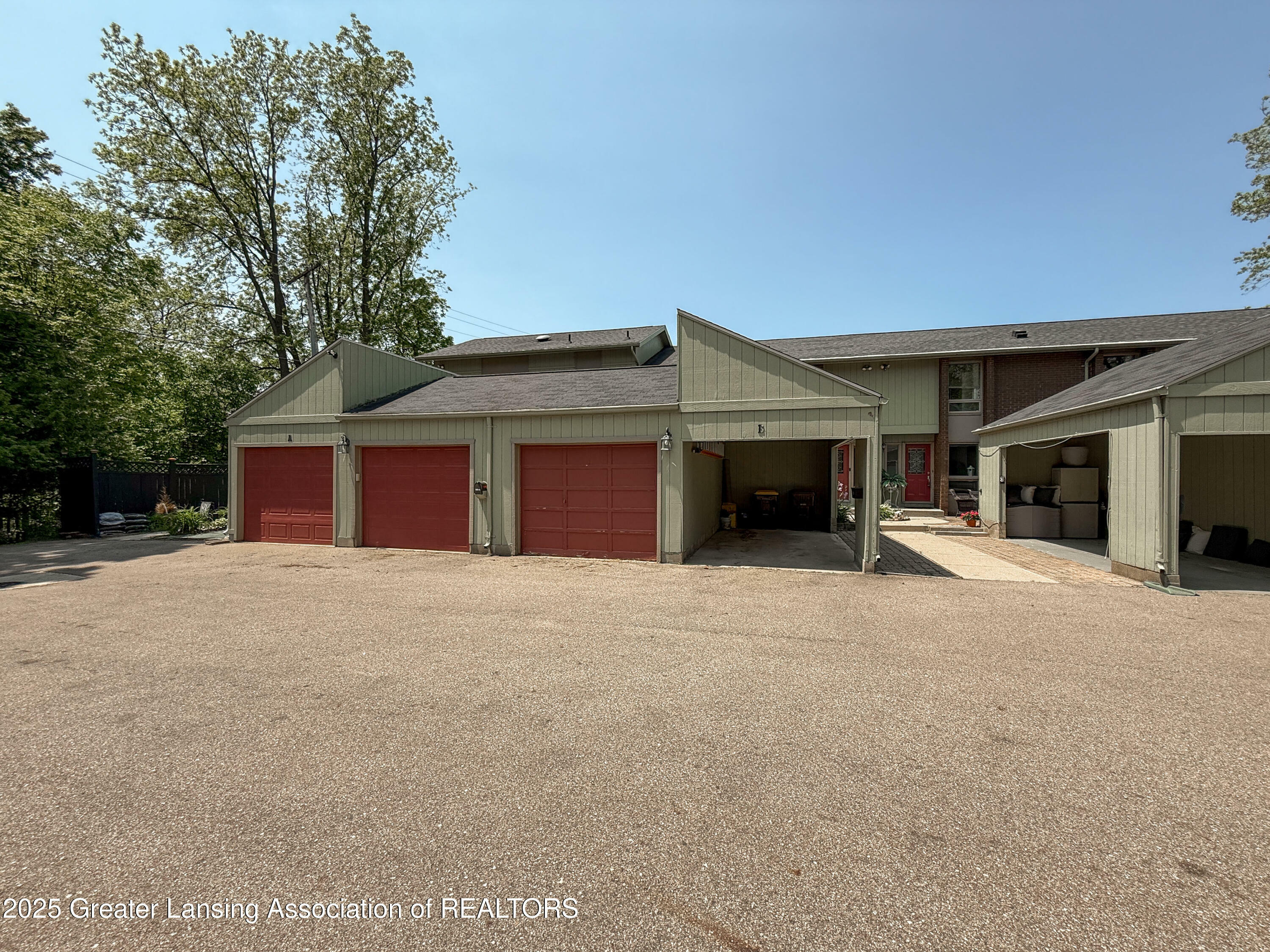 Property Photo: 515 N Putnam Street MI 48895