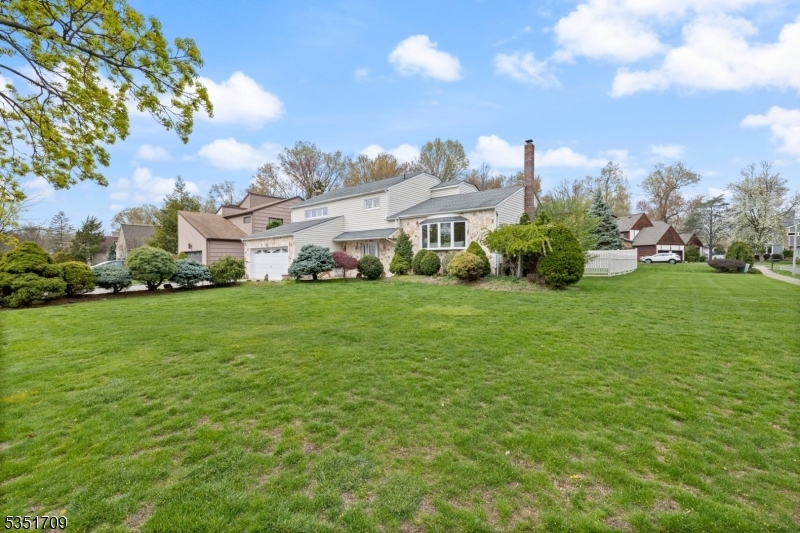 7 Anita Dr  East Hanover Twp. NJ 07936 photo