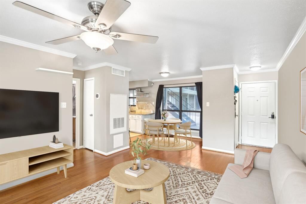 Property Photo:  101 Stratford Street 103  TX 77006 