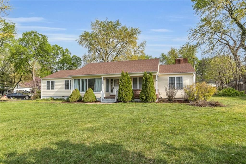 Property Photo:  1000 E Mechanic Street  MO 64701 